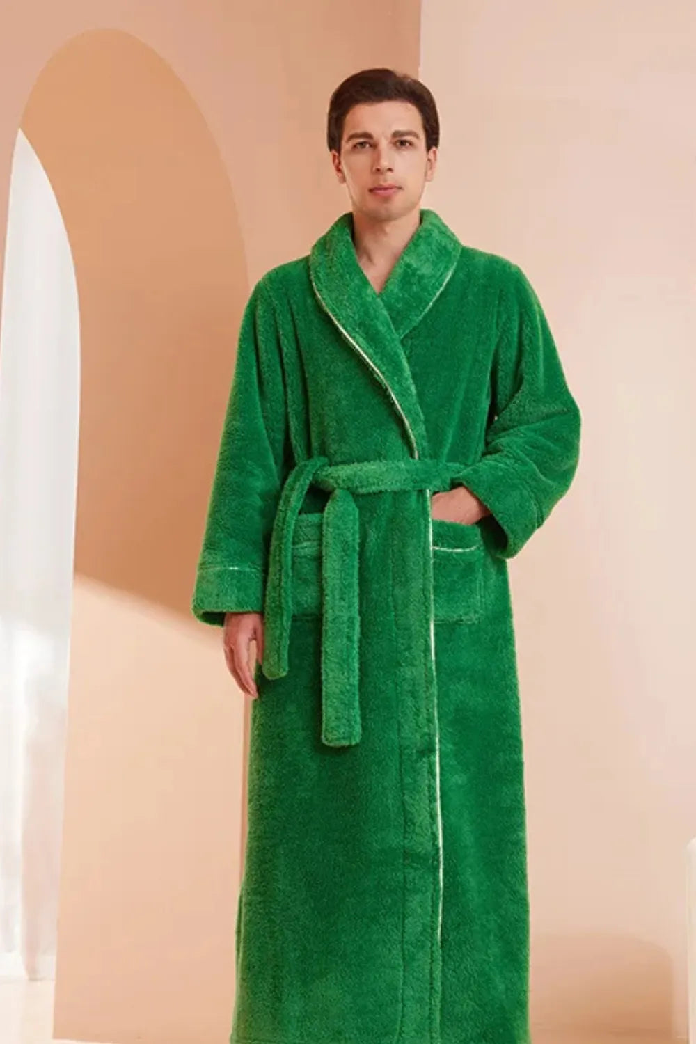 Peignoir élégant vert pour homme ambiance détente