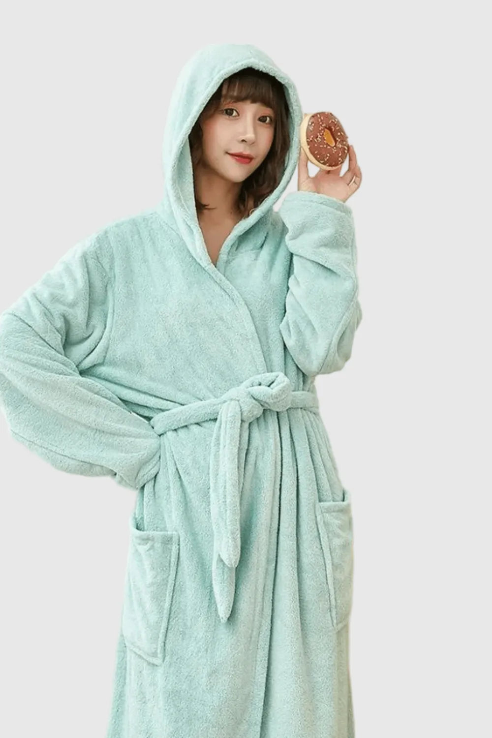 Peignoir moelleux femme avec capuche pour l'hiver