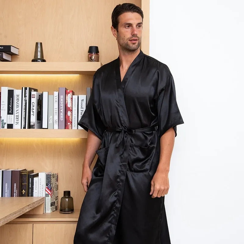 Peignoir élégant en soie pour homme manches courtes