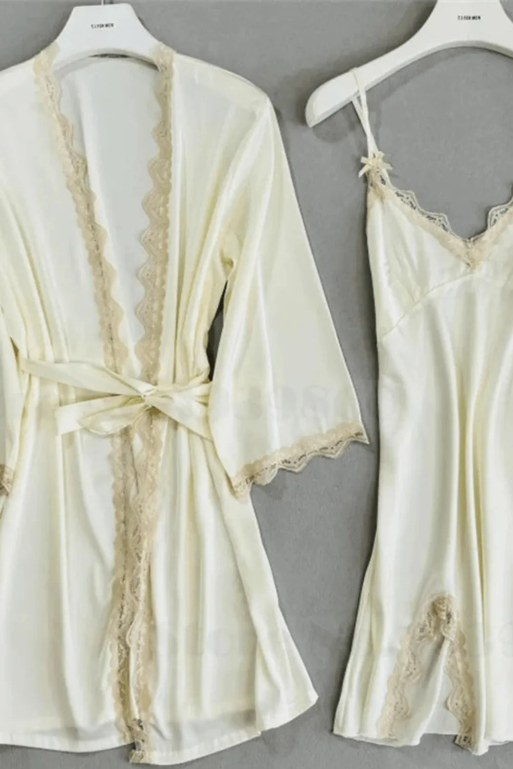 Kimono élégant deux pièces pour femme ambiance romantique Blanc / 1m50 à 1m80 ≃ 80kg Peignoir et bain