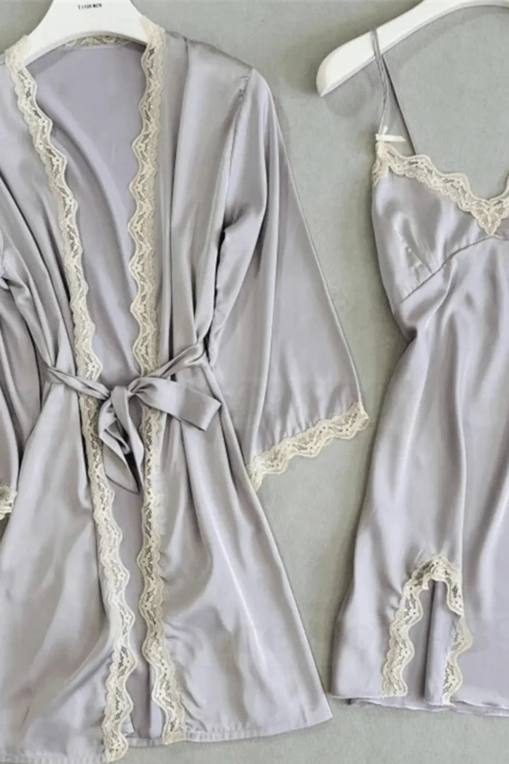 Kimono élégant deux pièces pour femme ambiance romantique Gris / 1m50 à 1m80 ≃ 80kg Peignoir et bain