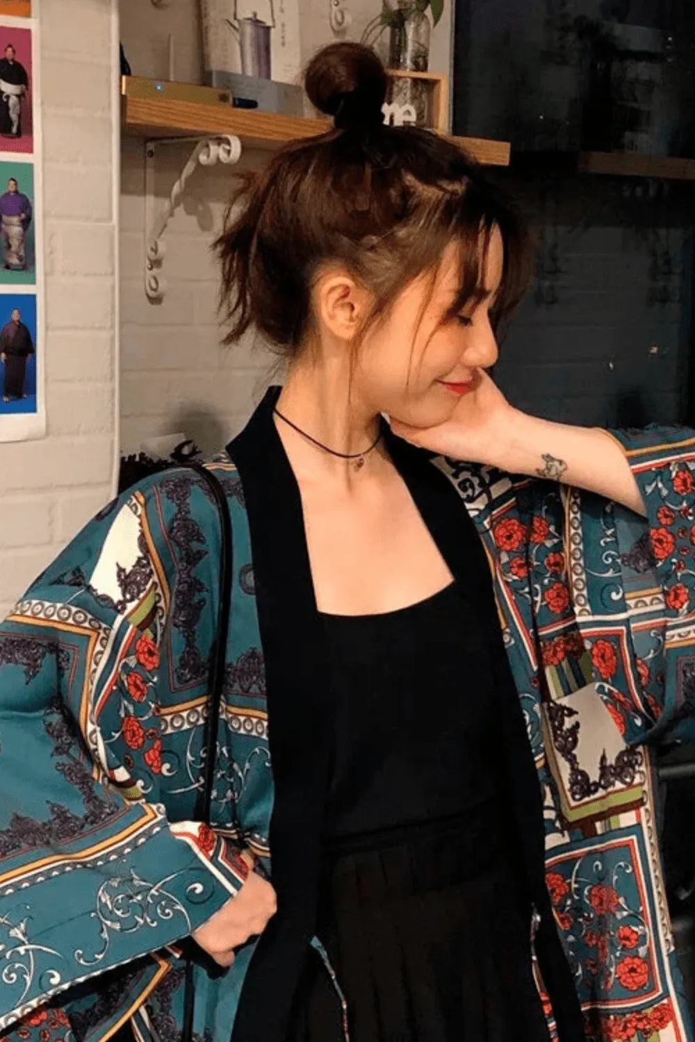 Kimono élégant à motifs pour femme ambiance japonaise