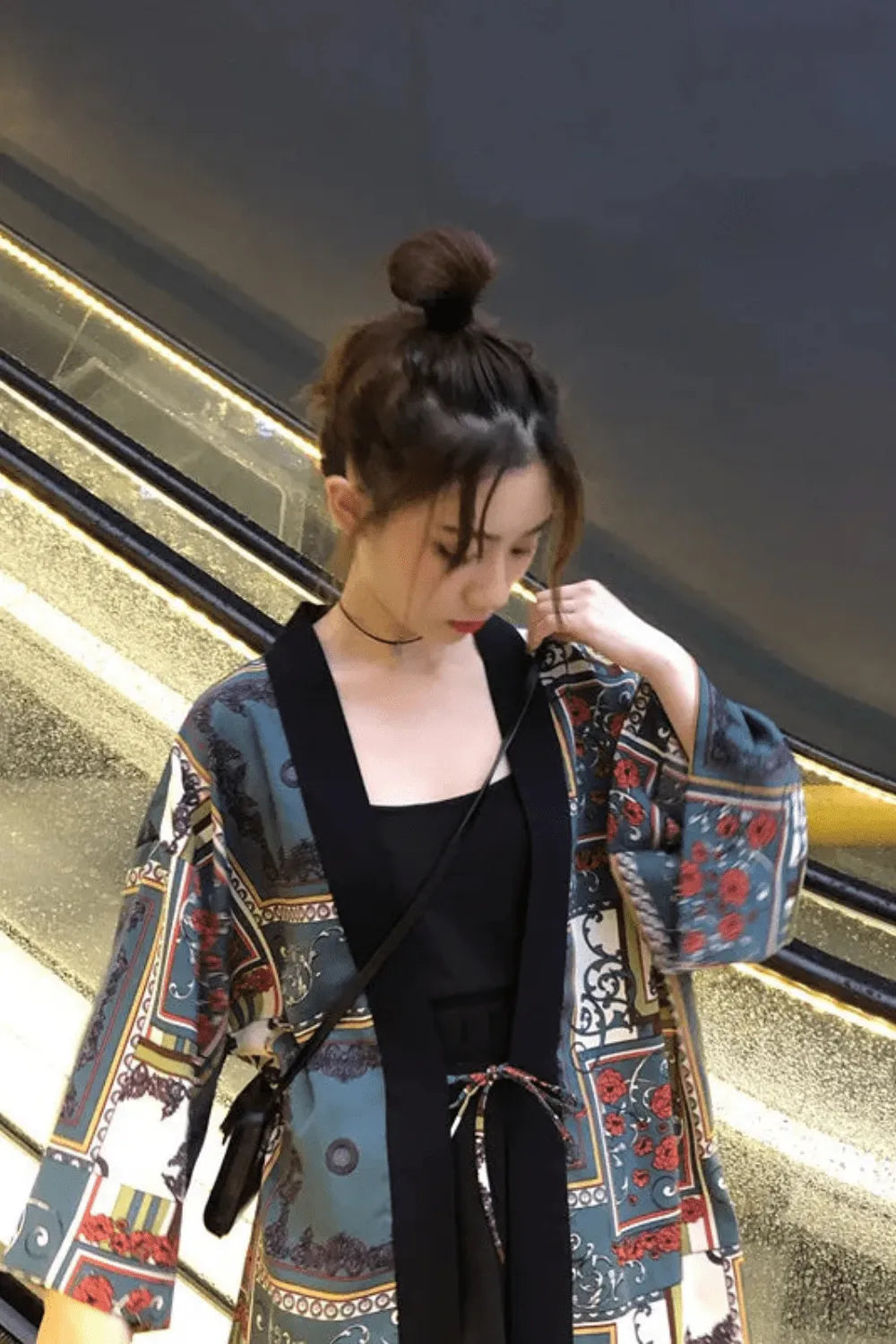 Kimono élégant à motifs pour femme ambiance japonaise