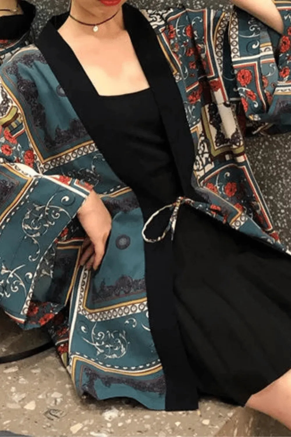 Kimono élégant à motifs pour femme ambiance japonaise