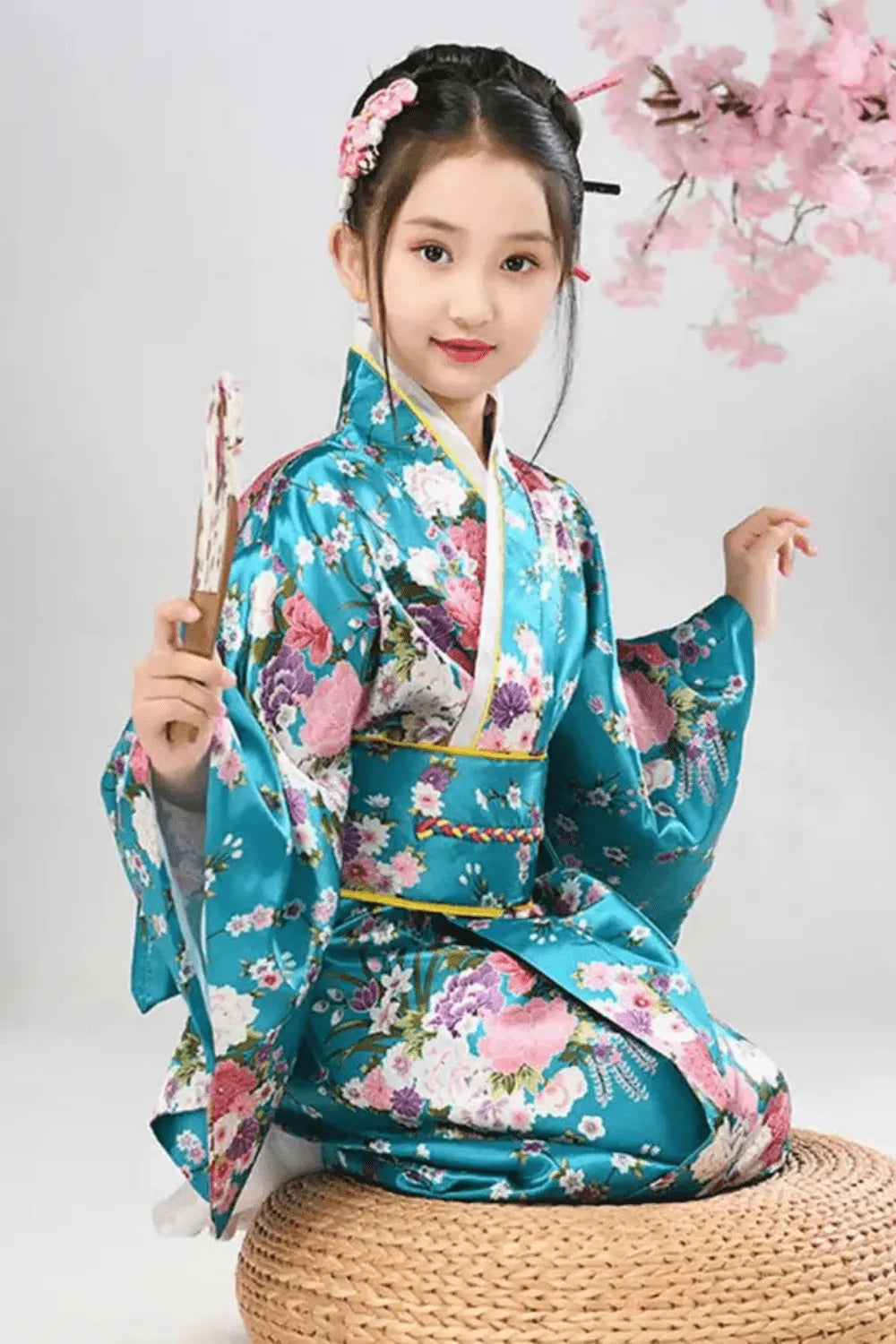 Kimono fleuri élégant pour fillette