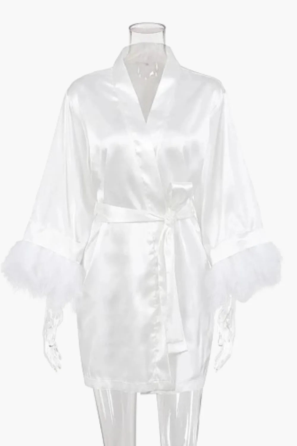 Kimono élégant à plumes pour soirées douillettes