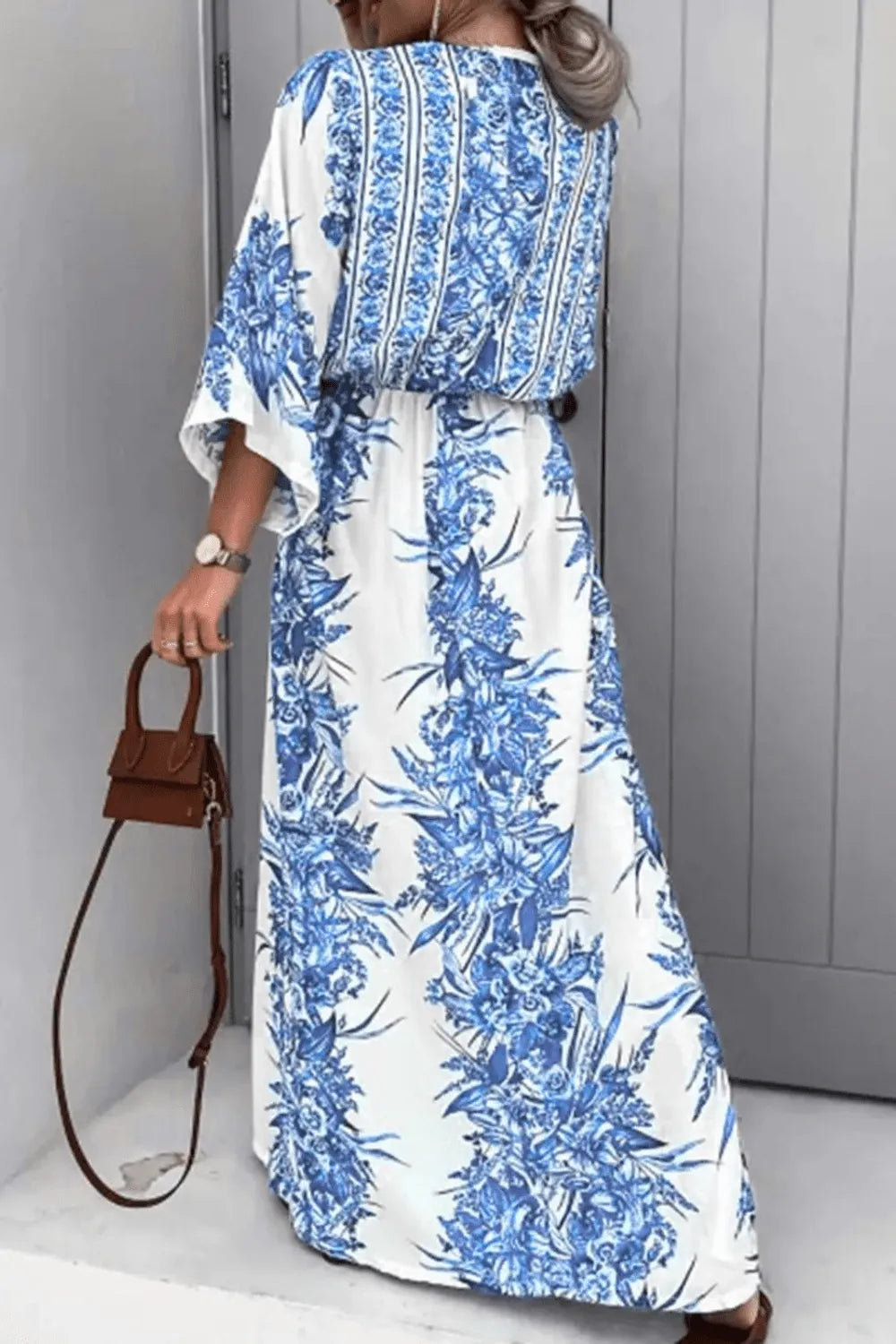 Kimono élégant bleu pour une allure raffinée