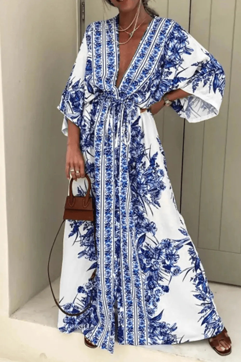 Kimono élégant bleu pour une allure raffinée