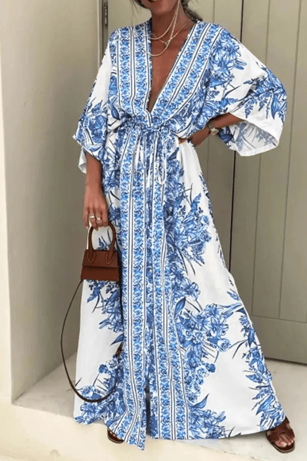 Kimono élégant bleu pour une allure raffinée