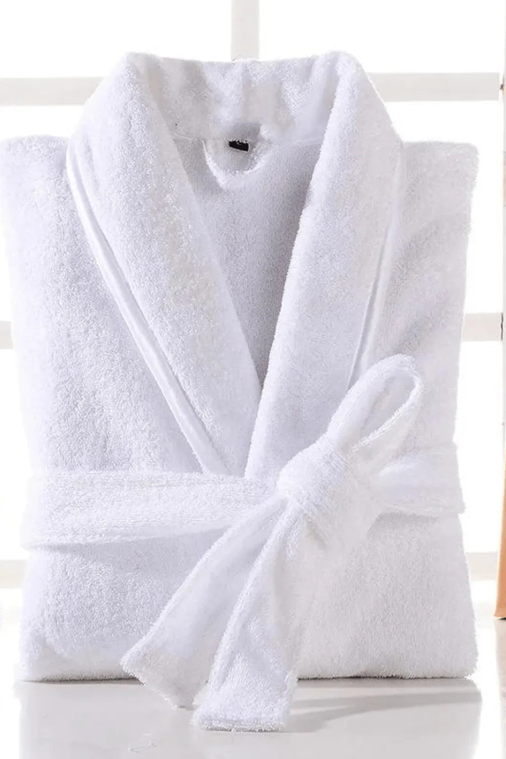 Peignoir élégant blanc pour détente et relaxation