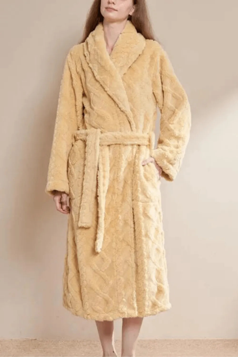 Peignoir blanc élégant pour femmes modernes