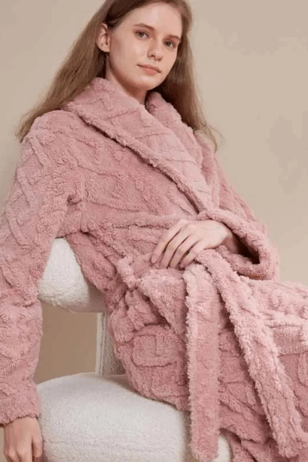 Peignoir blanc élégant pour femmes modernes