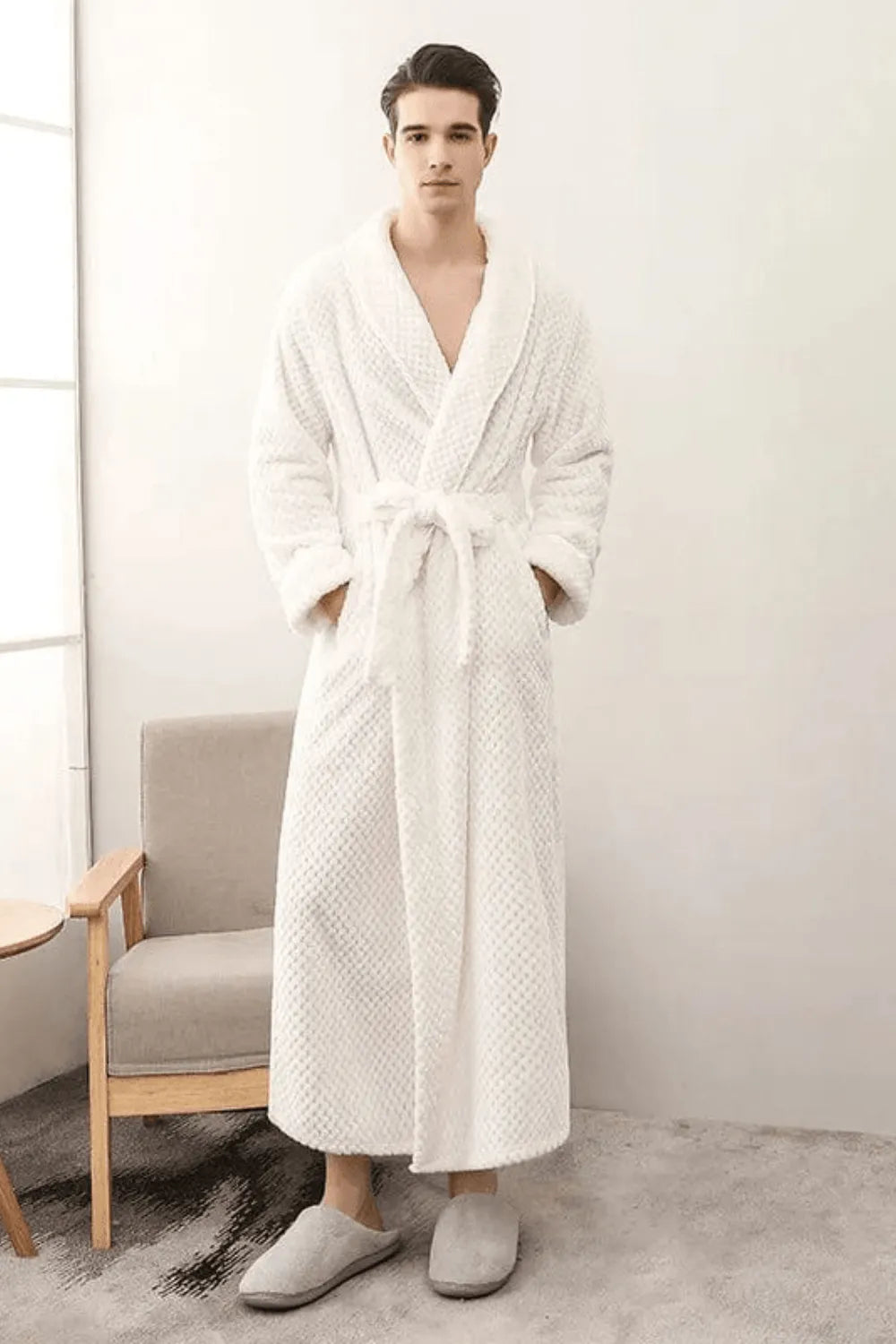 Peignoir blanc élégant pour homme spa et détente