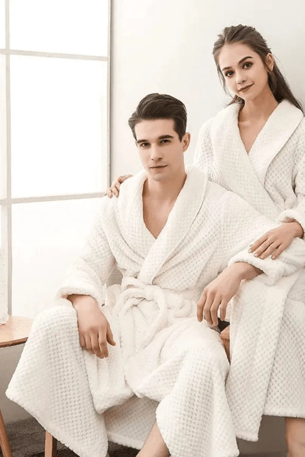 Peignoir blanc élégant pour homme spa et détente