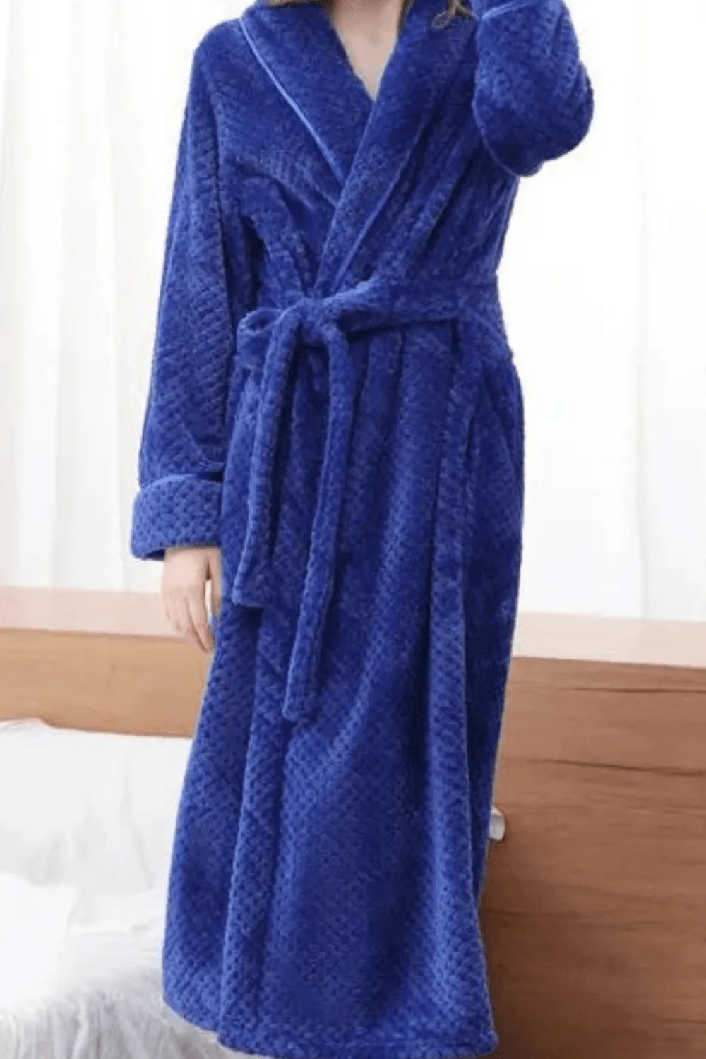 Peignoir bleu élégant pour détente à la maison