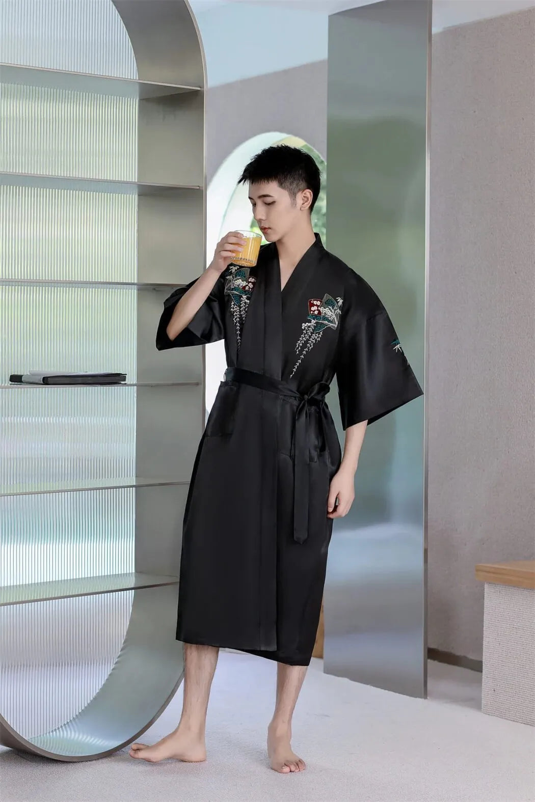 Peignoir brodé traditionnel pour une élégance intemporelle s Peignoir et bain