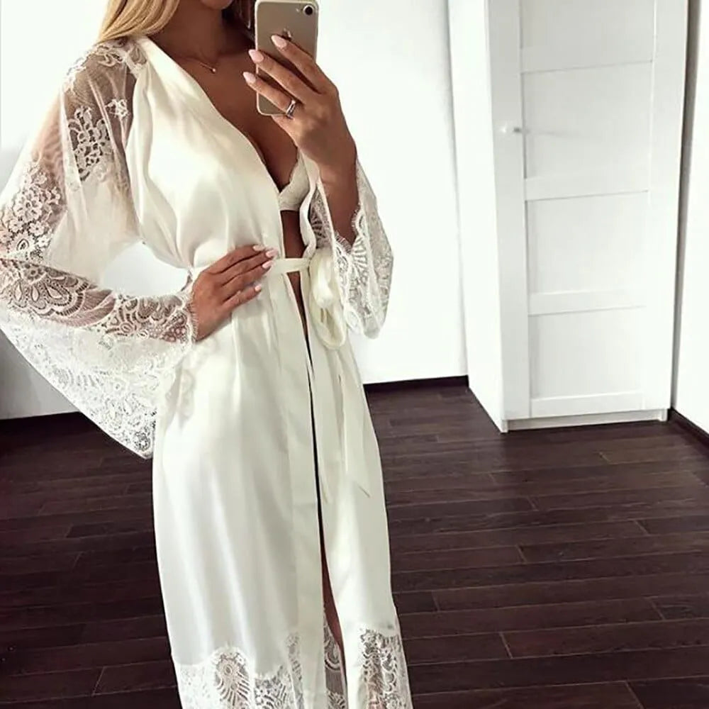 Peignoir élégant en dentelle et satin pour la nuit Peignoir et bain