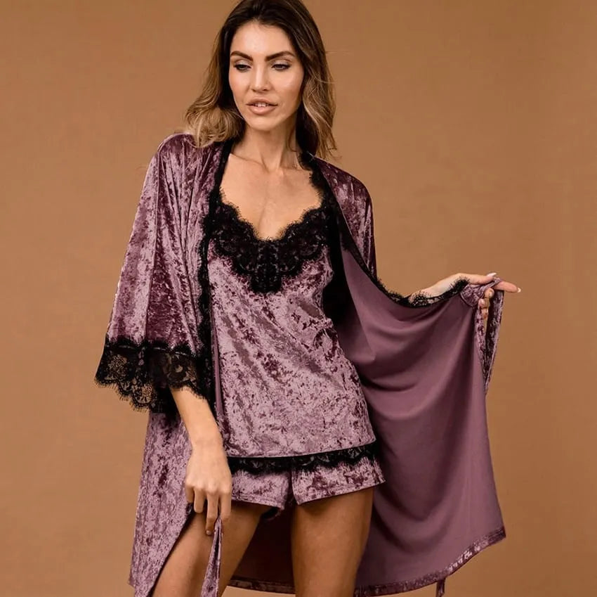 Peignoir élégant femme en velours et dentelle rose / s Peignoir et bain