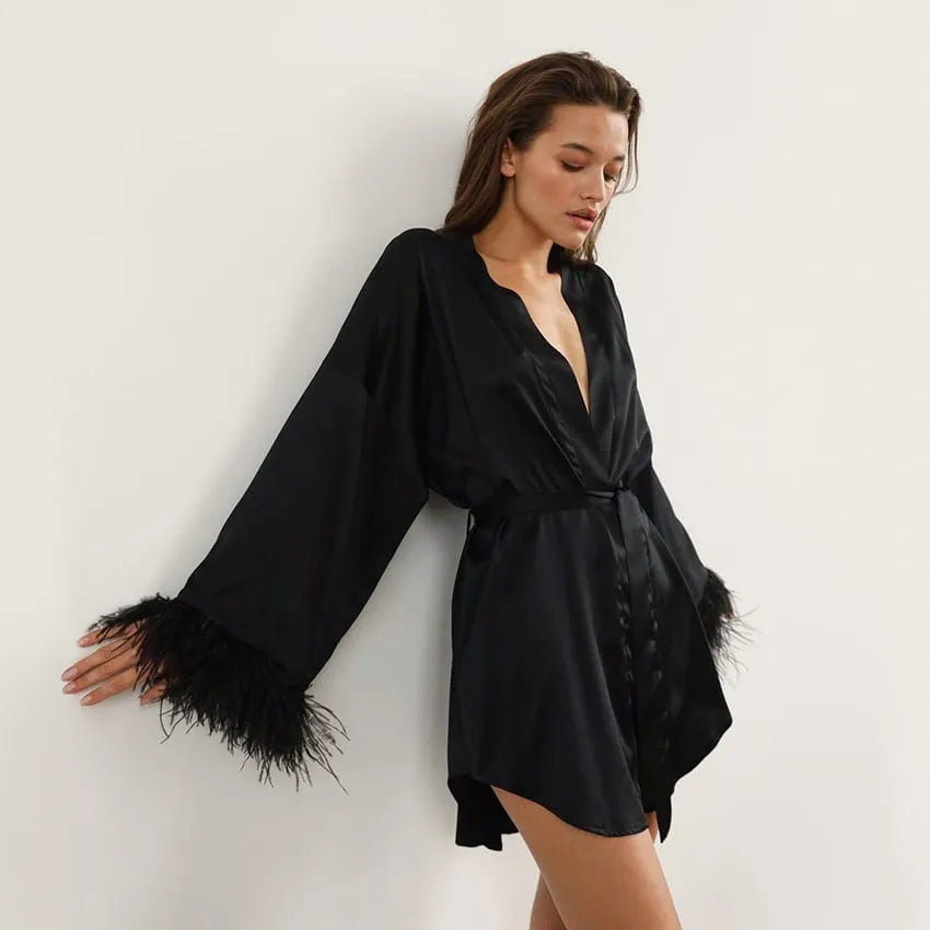 Peignoir élégant noir manches à plumes pour femme s Peignoir et bain