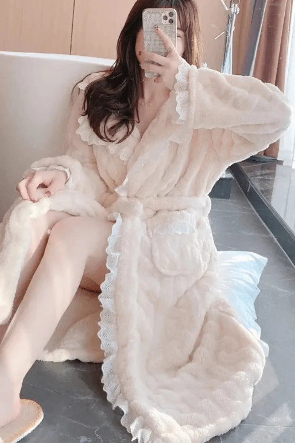 Peignoir élégant dentelle féminine pour soirée raffinée