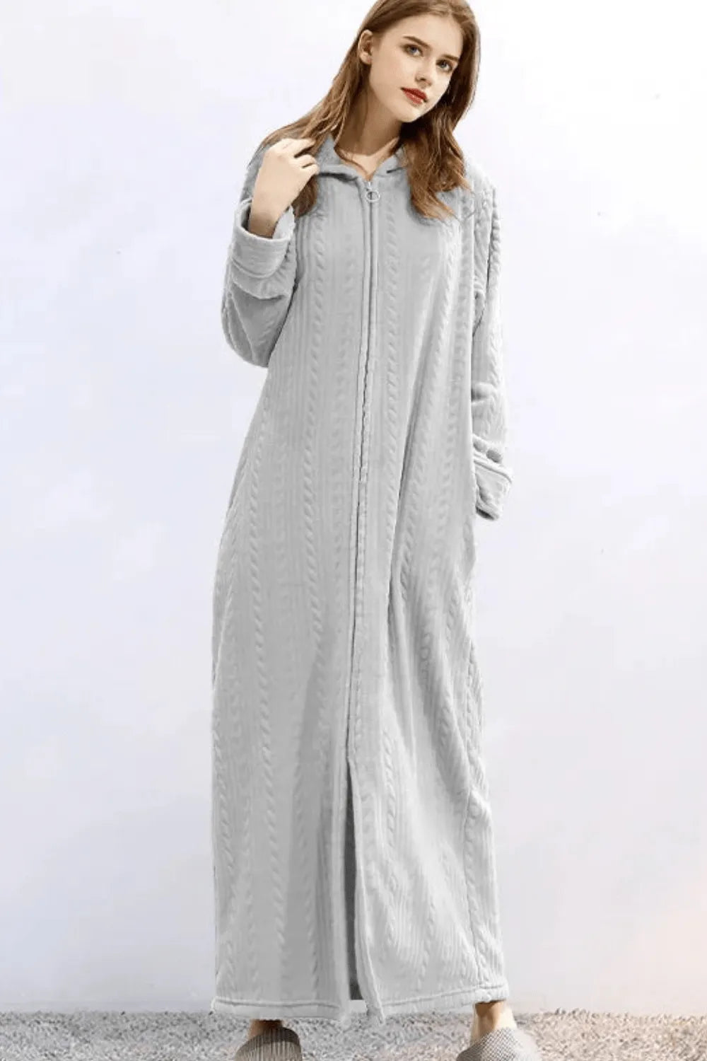 Peignoir à capuche zippé pour femme élégant