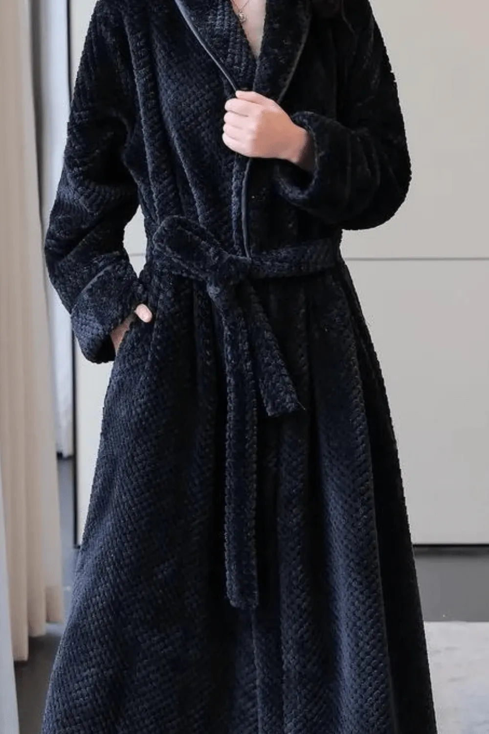 Peignoir élégant noir pour femme ambiance cocooning