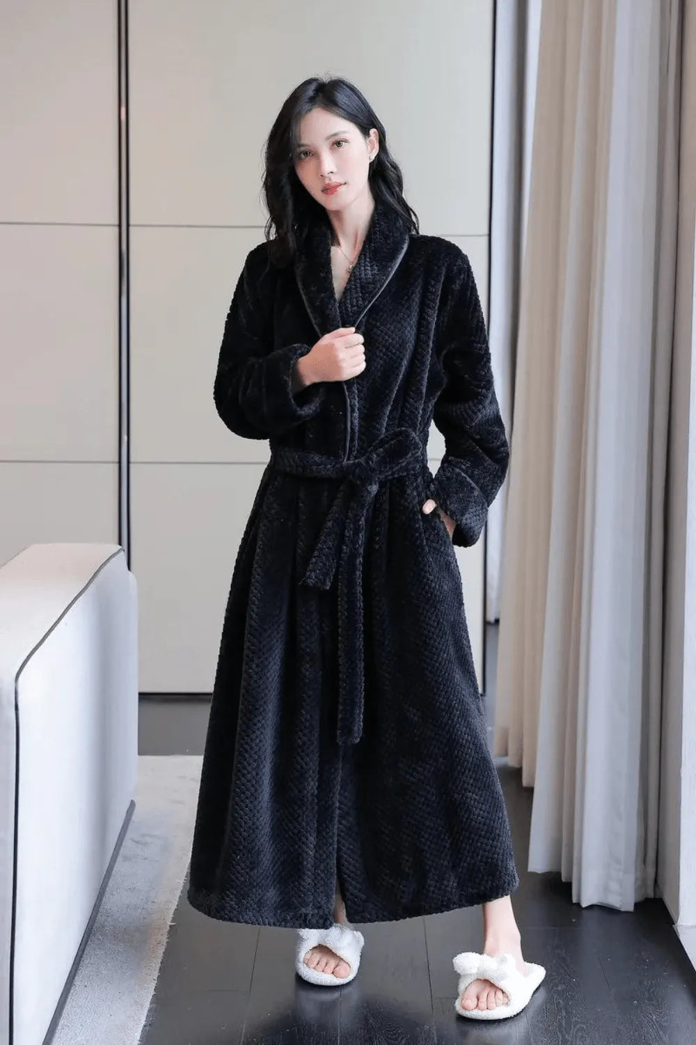 Peignoir élégant noir pour femme ambiance cocooning