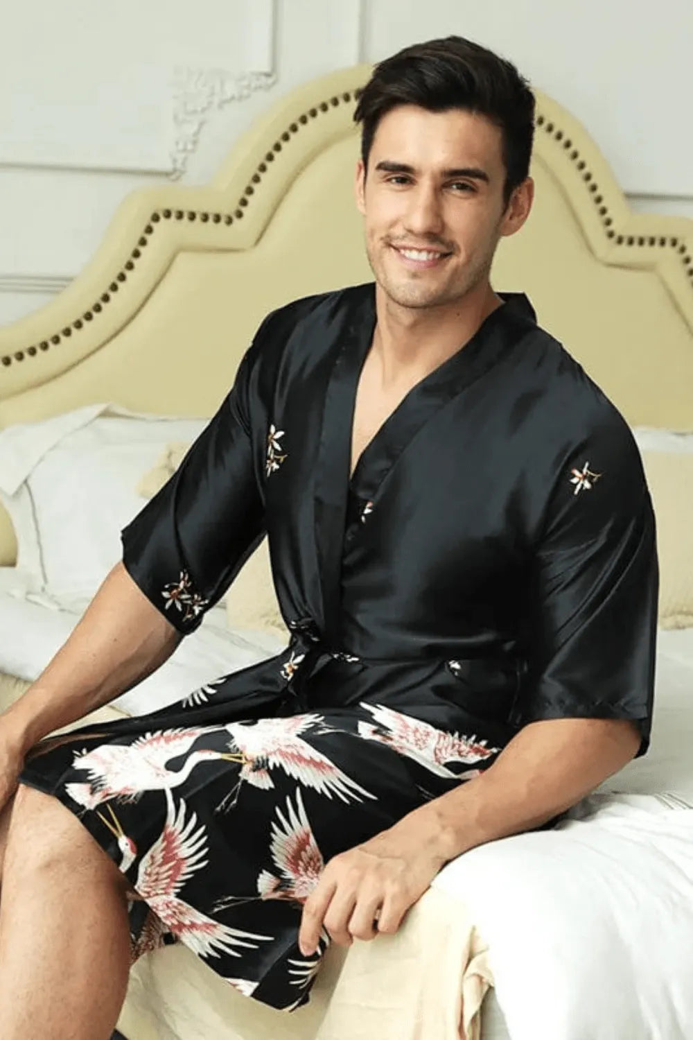 Peignoir japonais homme élégant à motifs traditionnels