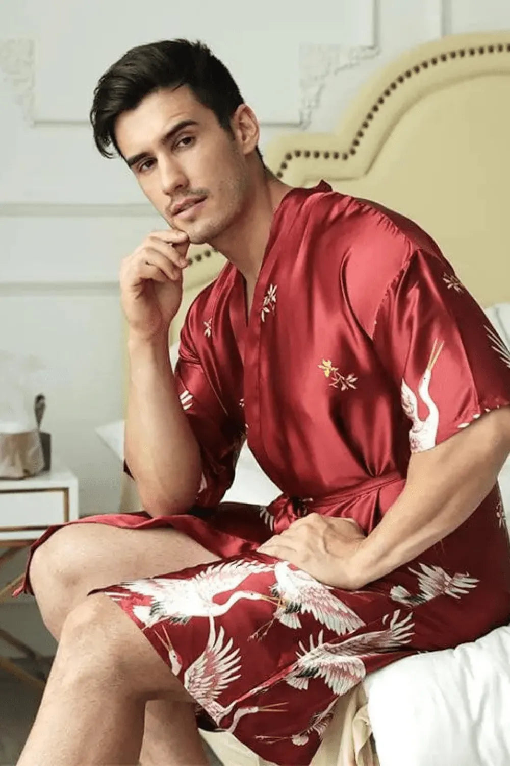 Peignoir japonais homme élégant à motifs traditionnels