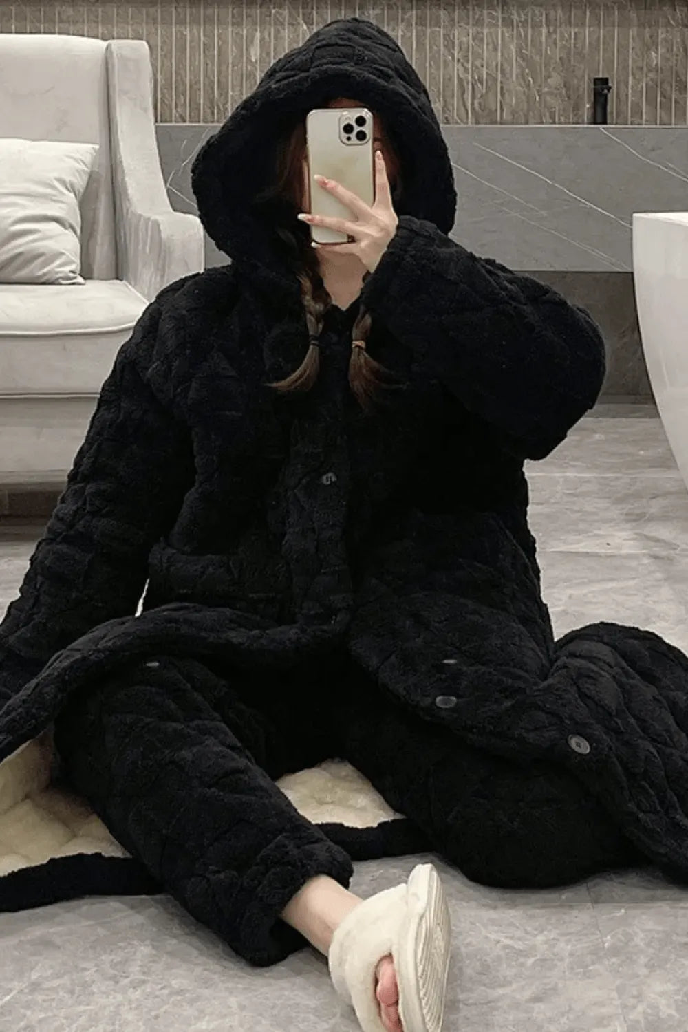 Peignoir noir élégant pour soirées d'hiver