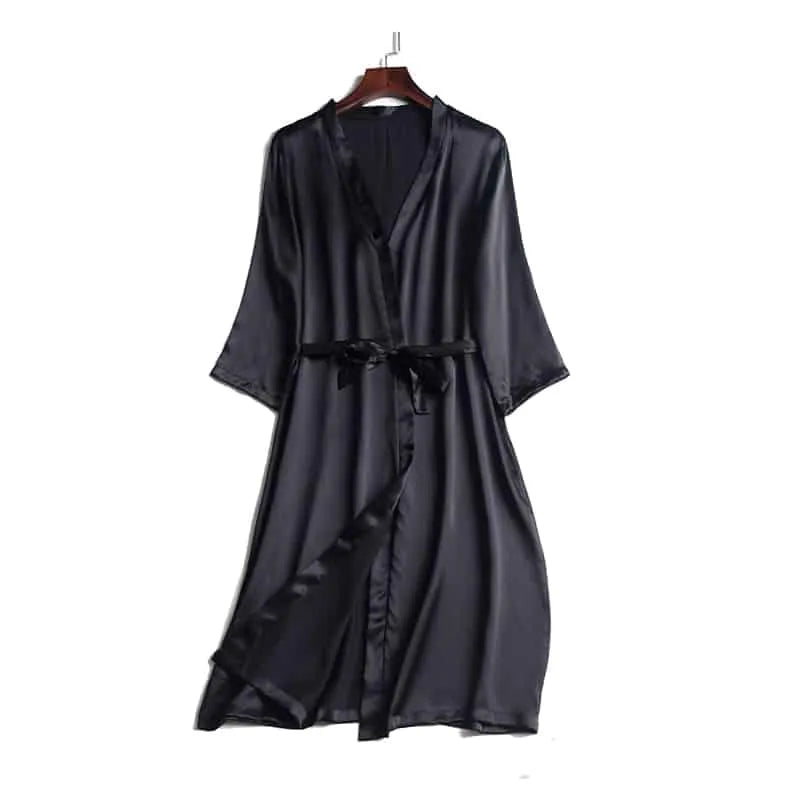 Peignoir mi-long élégant pour soirées cocooning noir Peignoir et bain