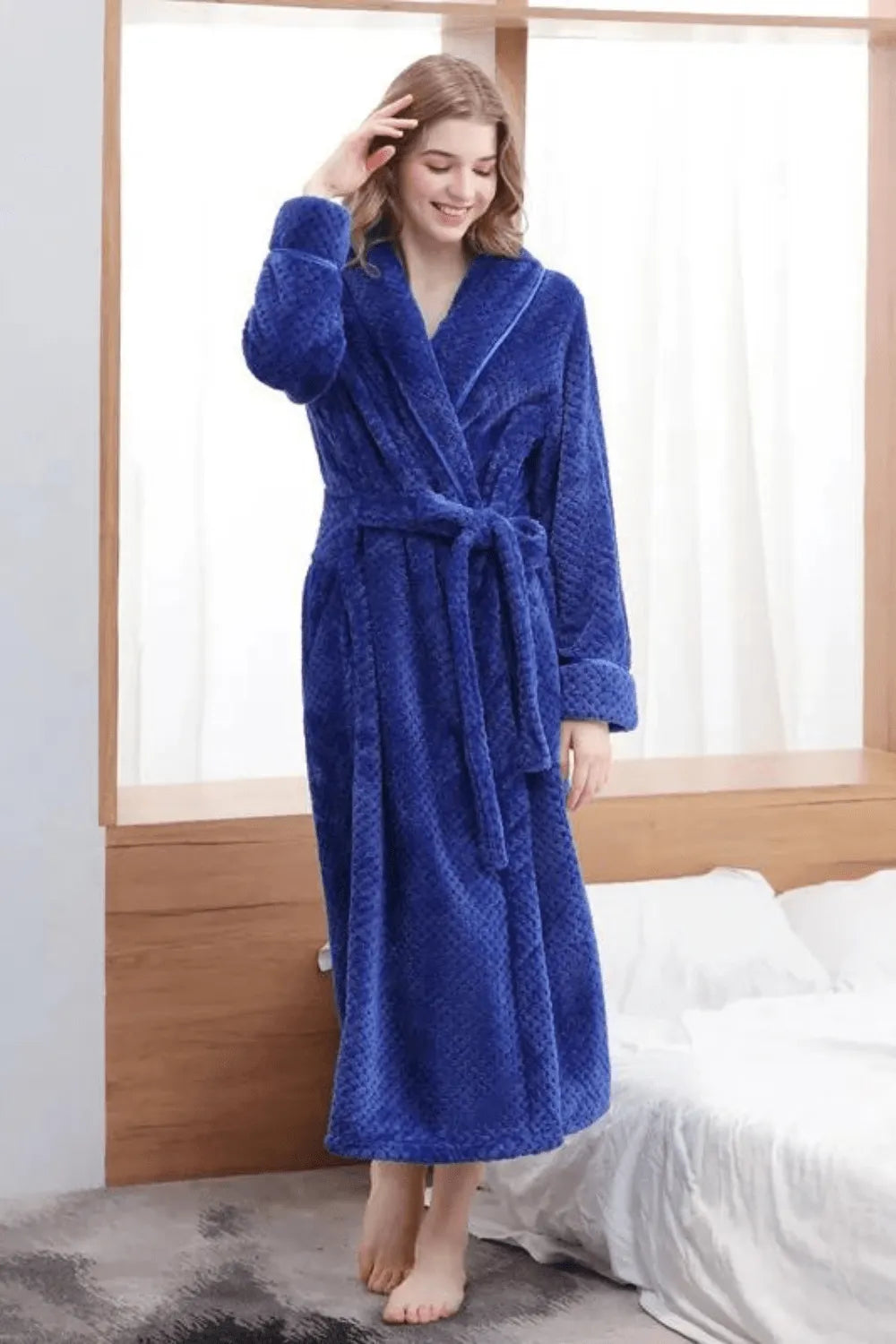 Peignoir bleu élégant pour détente à la maison