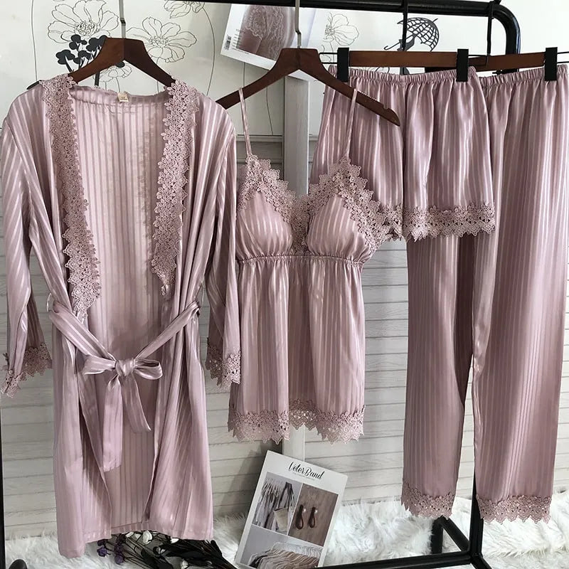 Peignoir vintage rayures et dentelle femme élégante Peignoir et bain